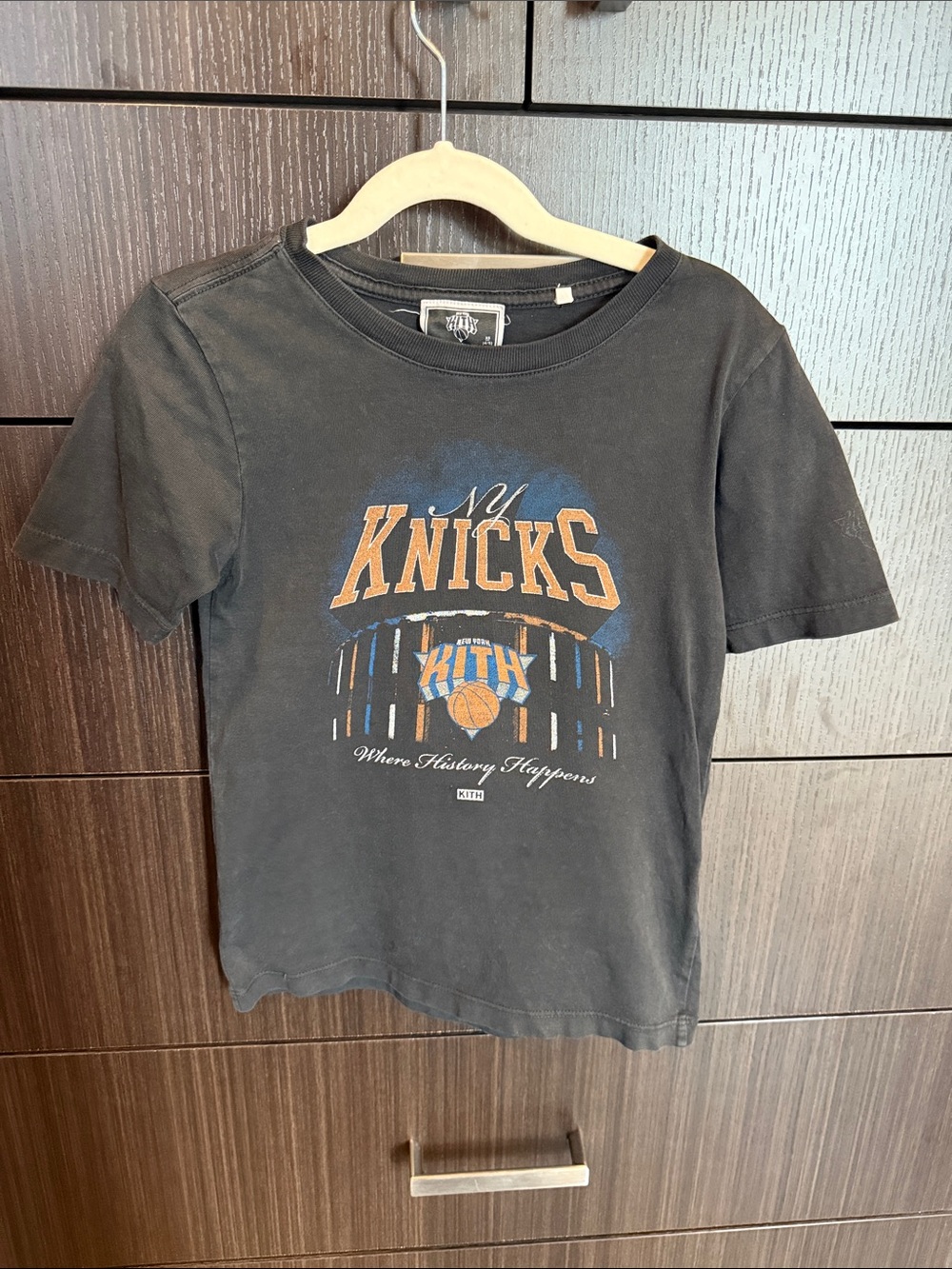 Kith Knicks Graphic Tee in Black
